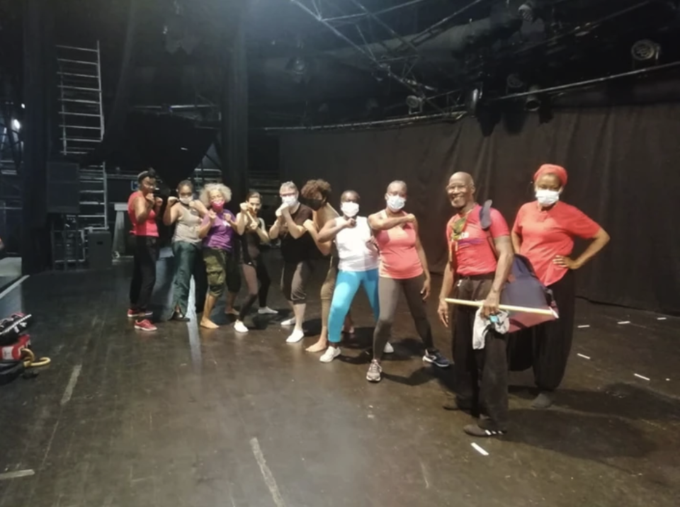 Photo de groupe en atelier